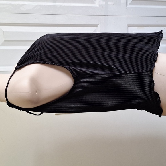 3/$20 Black Pleated Ruffle Hem Tank Top – Size Small - Picture 2 of 6